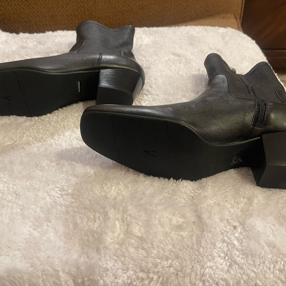 Aquatalia Sandi Sock Stretch leather boots. - Picture 5 of 5